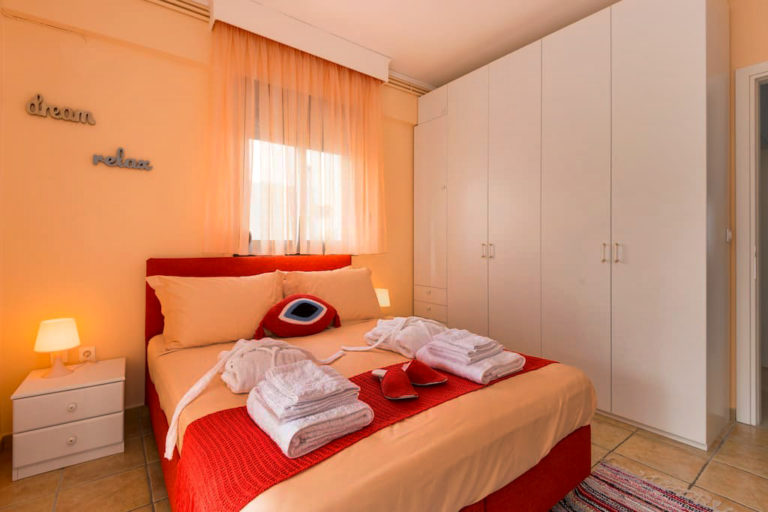 TheCruiseFlat, seafront apartment, Thessaloniki. Master Bedroom
